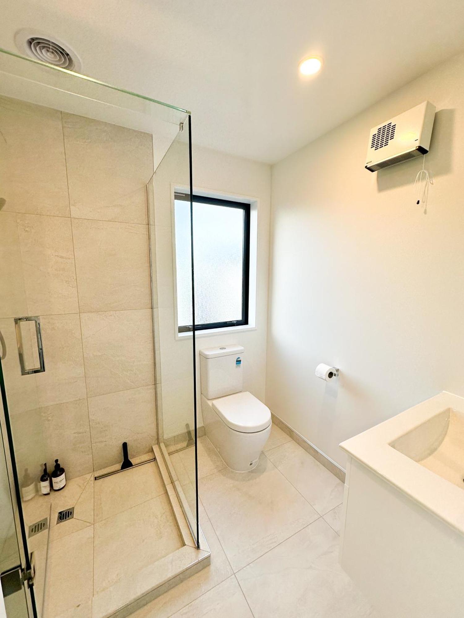 Cosy Modern - New Build In Holiday home Christchurch