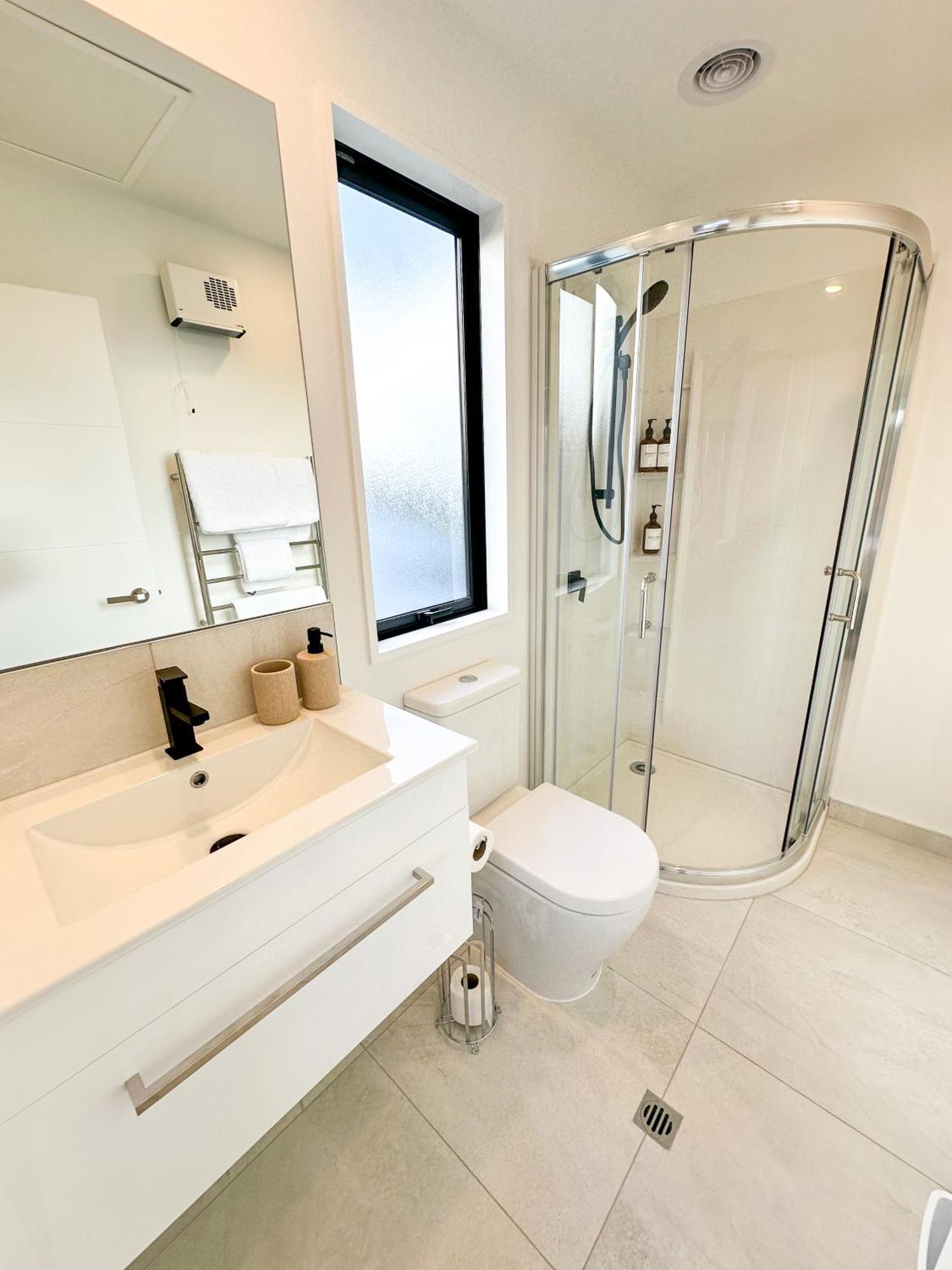 Cosy Modern - New Build In Holiday home