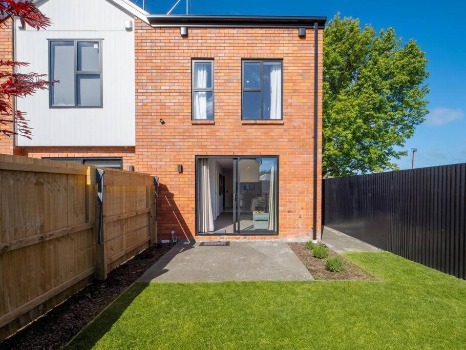Centrally Located Two Bedroom House With Parking *