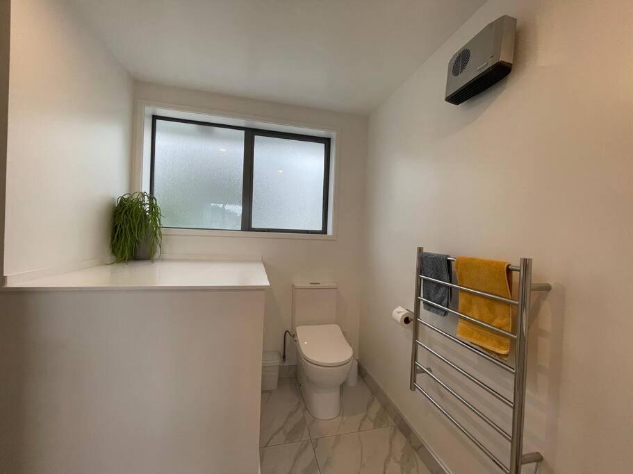 Parkside Retreat - 3 Beds -sleeps 6 Near Westfield Holiday home *