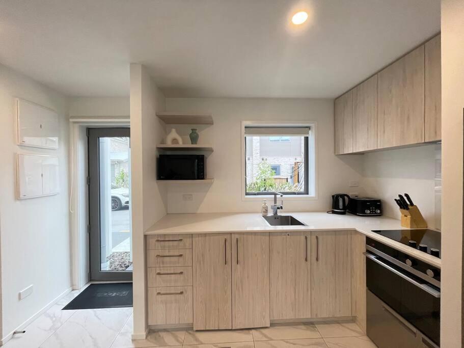 Parkside Retreat - 3 Beds -sleeps 6 Near Westfield Holiday home *