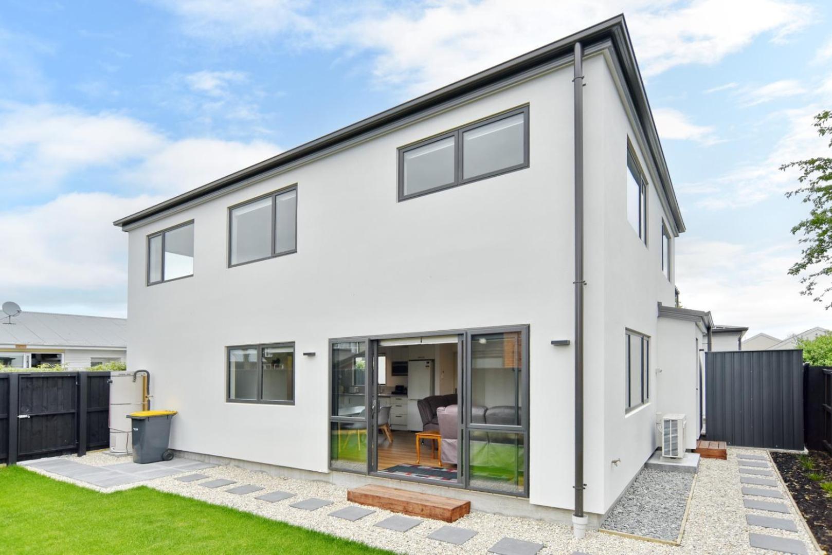 Broadbent Townhouse - Homes *