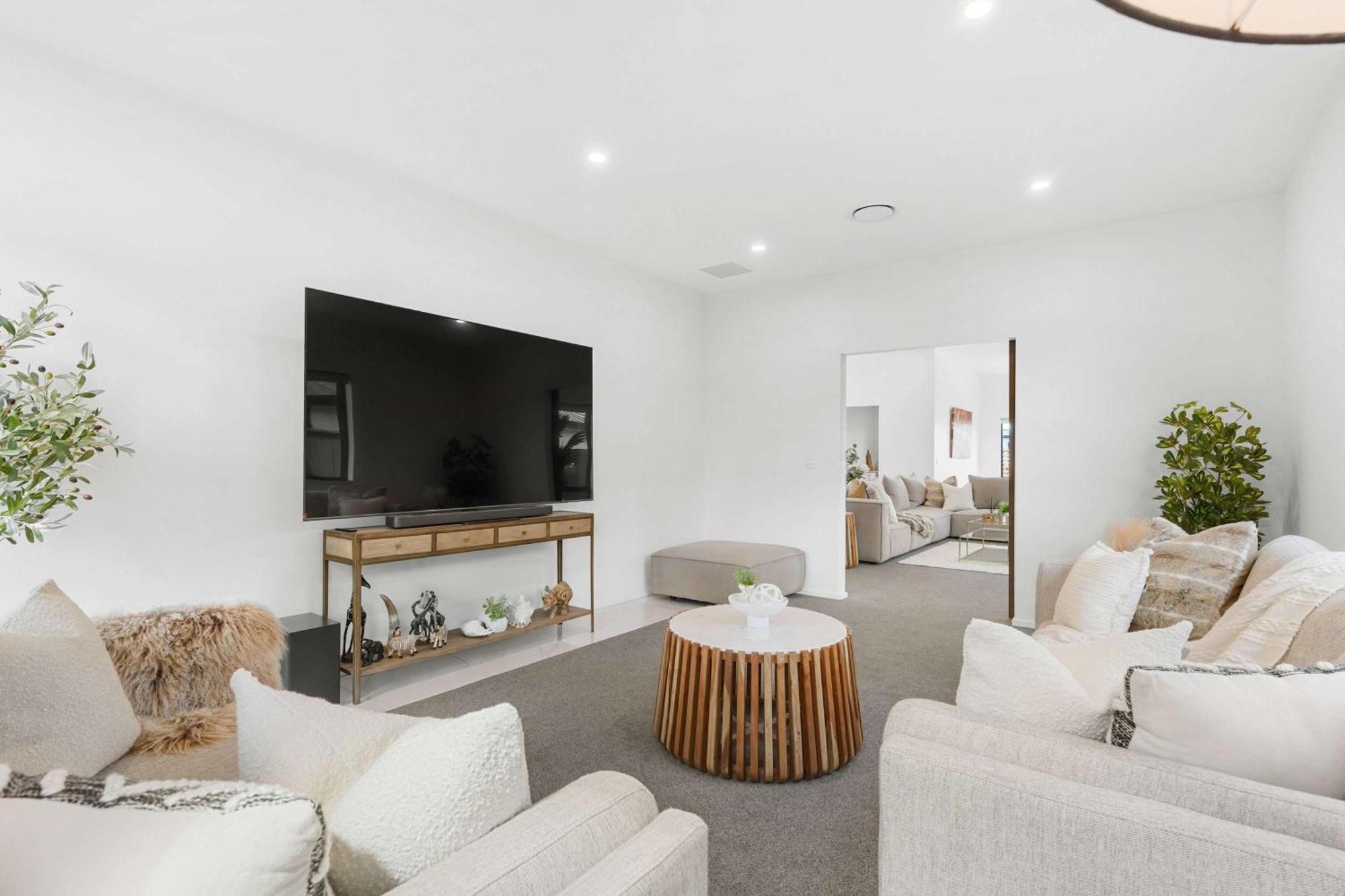 5-bed Luxury Living At It's Finest That Sleeps 10 Holiday home