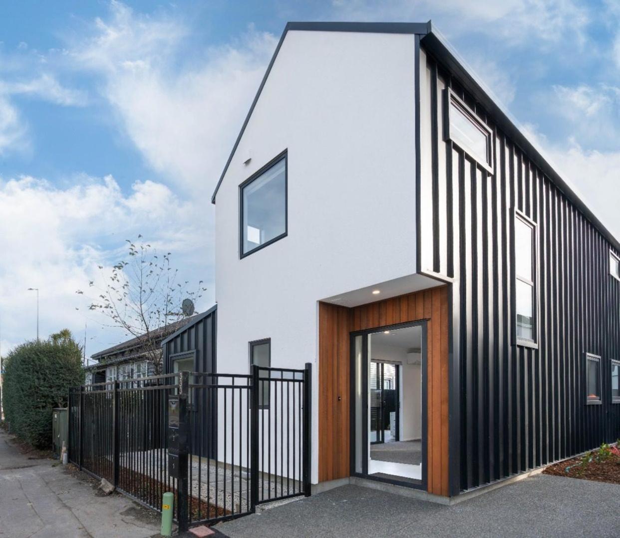 Brand New Close To Cbd 3 Bed 3 Bath With Garage Villa *