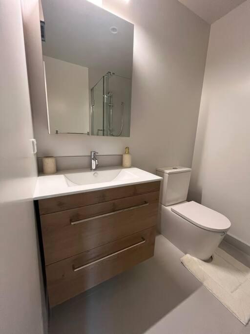 Holiday home Luxury And Serene 2 Bed Near Cbd With Parking