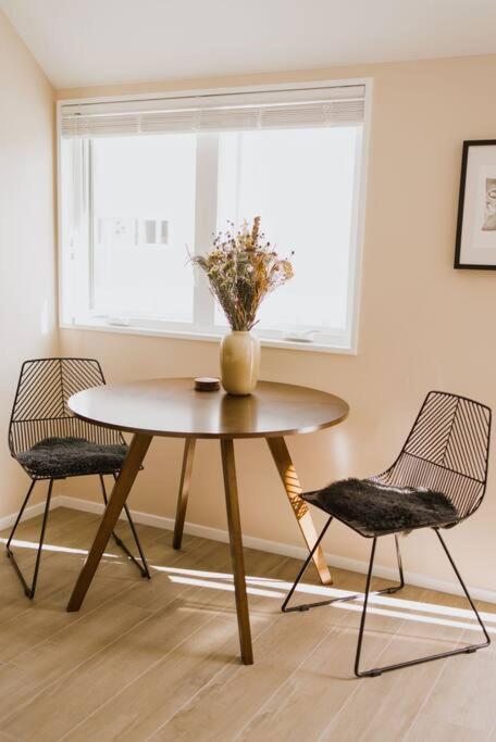 Charming City Central Coach House *