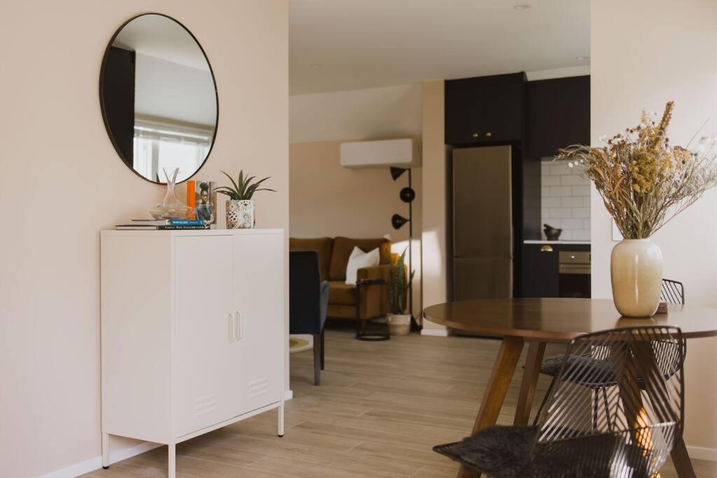 Charming City Central Coach House Apartment *