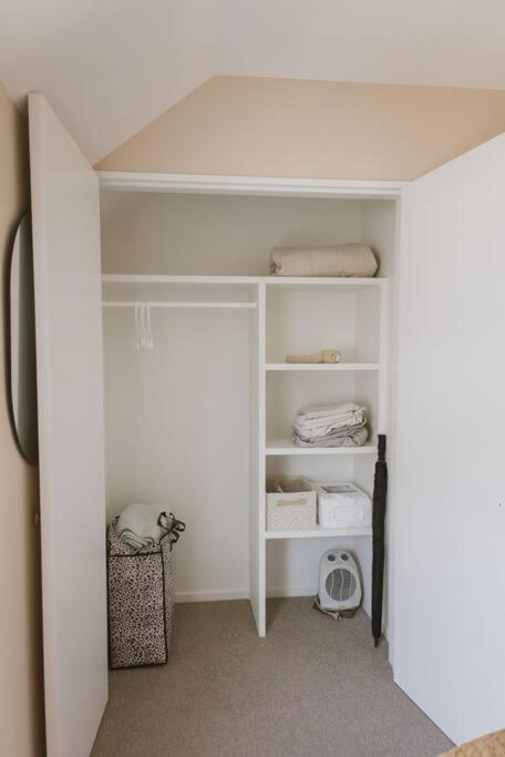 Charming City Central Coach House * Christchurch