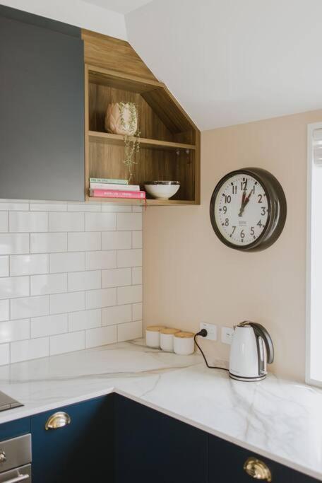 Charming City Central Coach House *