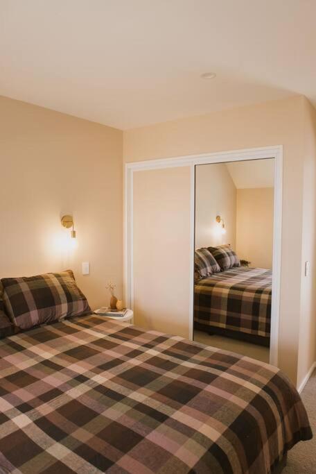 Charming City Central Coach House
