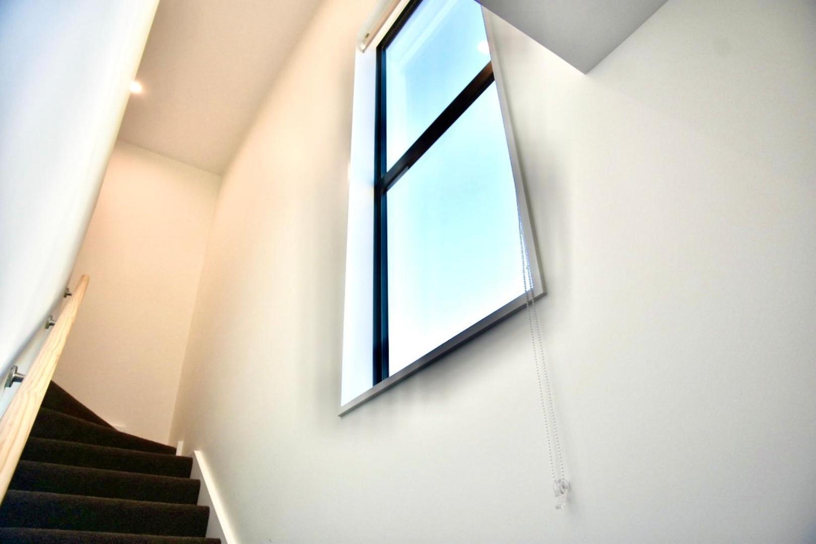 Brand New Close To Cbd 3 Bed 3 Bath With Garage *