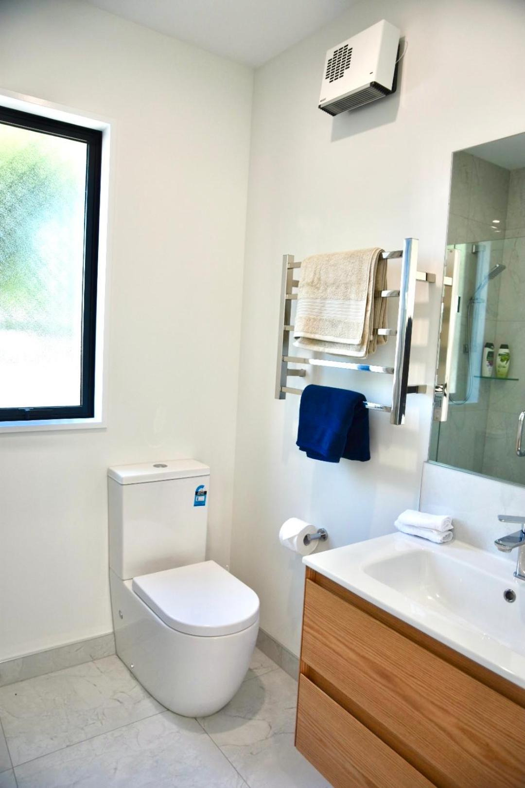 Brand New Close To Cbd 3 Bed 3 Bath With Garage * Christchurch
