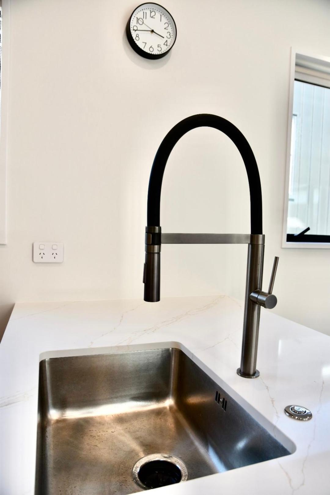 Brand New Close To Cbd 3 Bed 3 Bath With Garage Villa *
