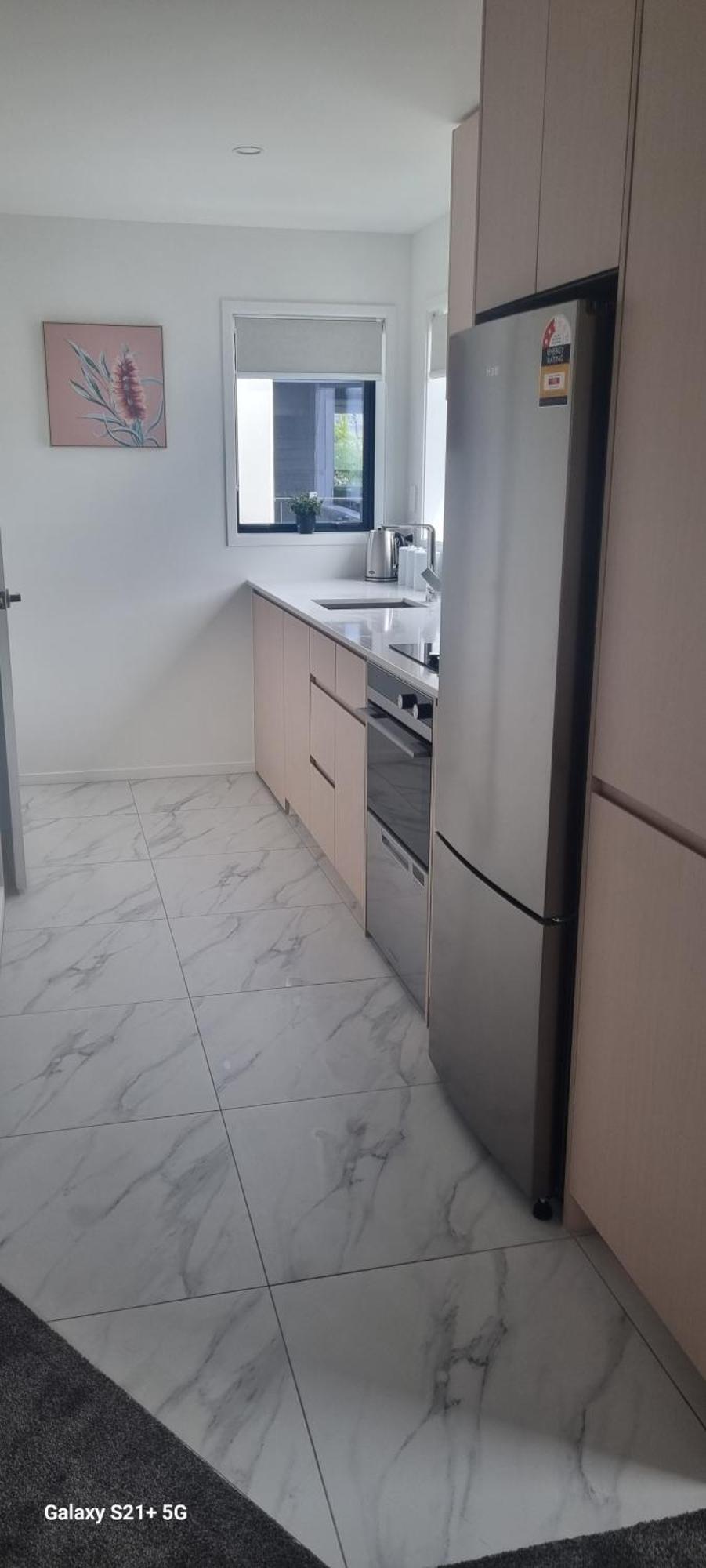 Cbd Quiet Upstairs Apartment