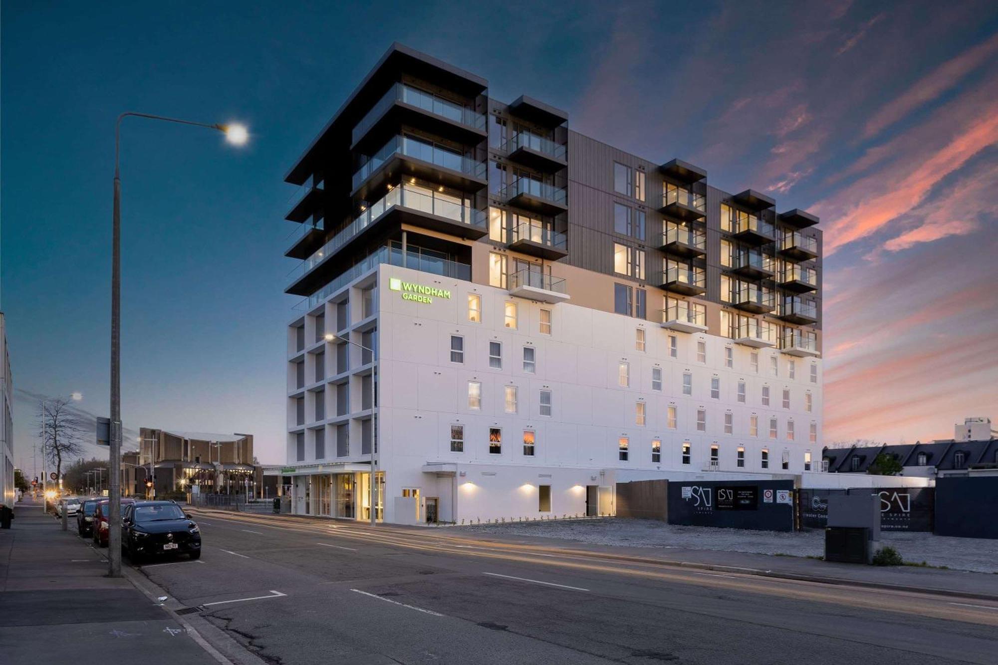 Wyndham Garden Kilmore Street Hotel 4*