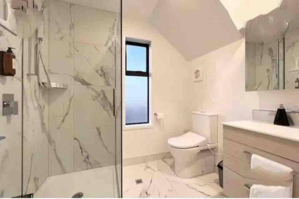Elite Escape-luxury Townhouse Center, Chc Apartment
