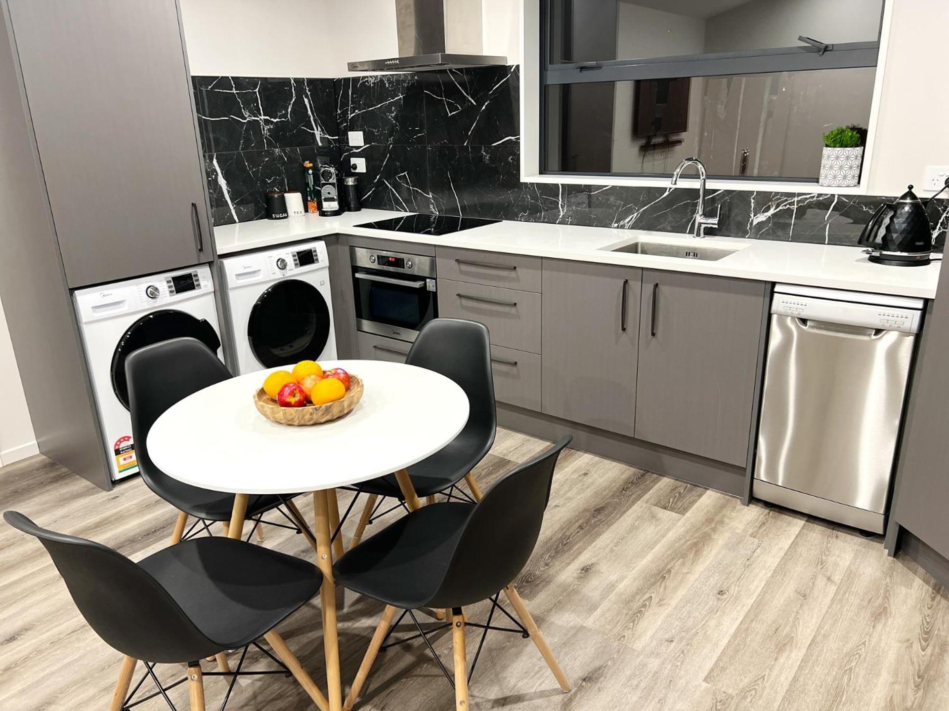 Modern With 2 Ensuites Only 17 Minutes To And Chc Airport Holiday home *