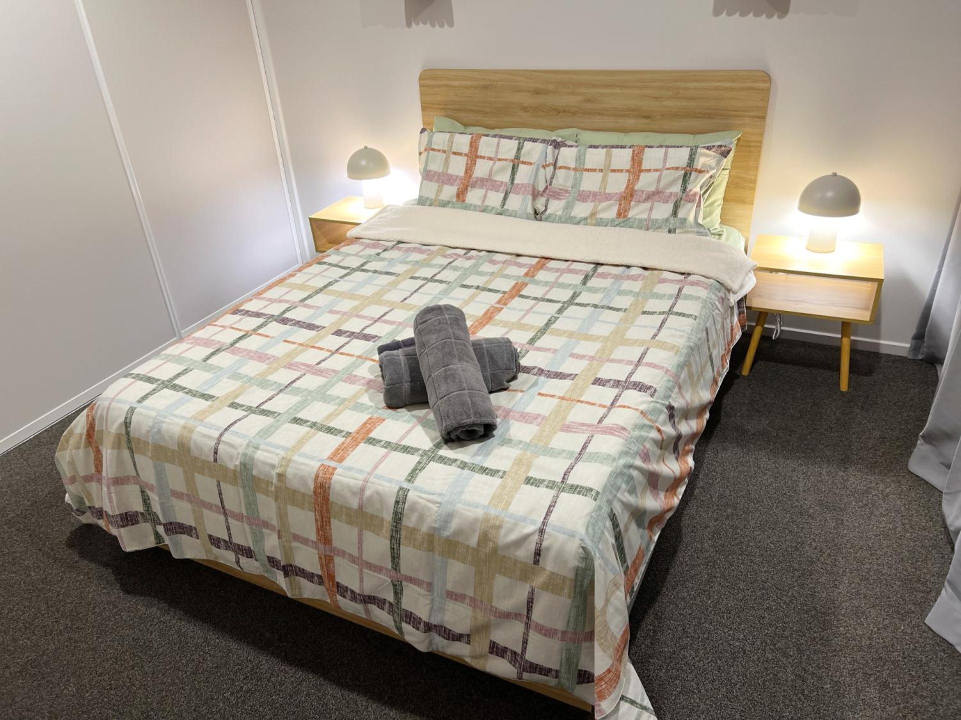 Modern With 2 Ensuites Only 17 Minutes To And Chc Airport Holiday home Christchurch