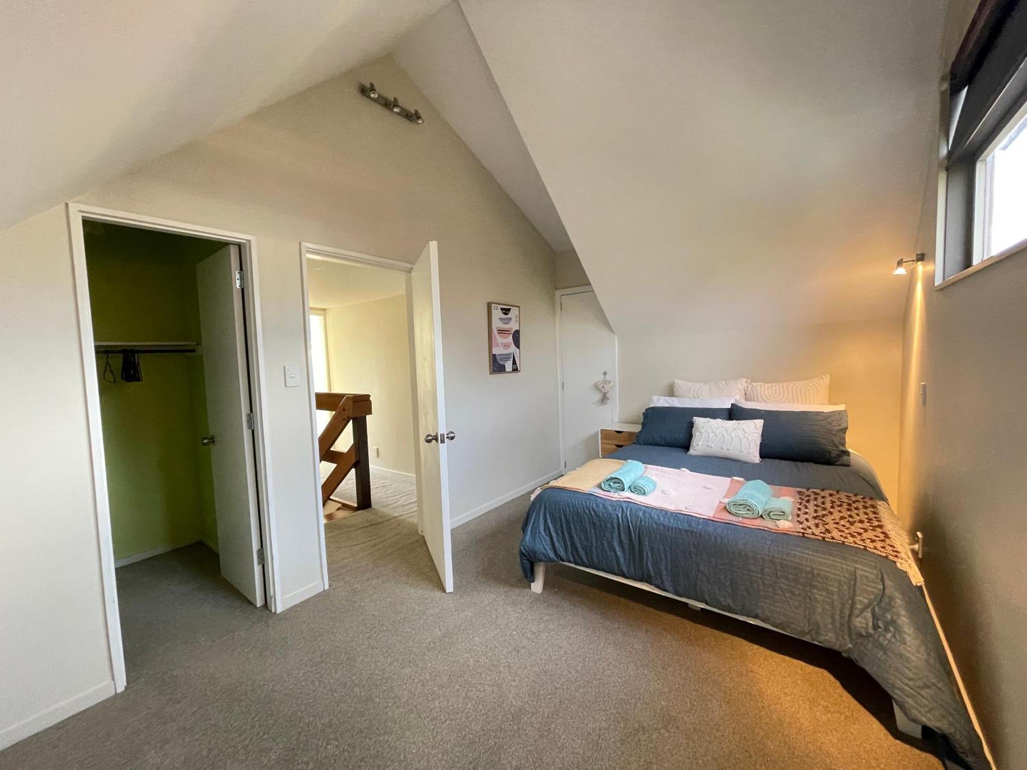 3bdrm House W/ Carpark Holiday home Christchurch