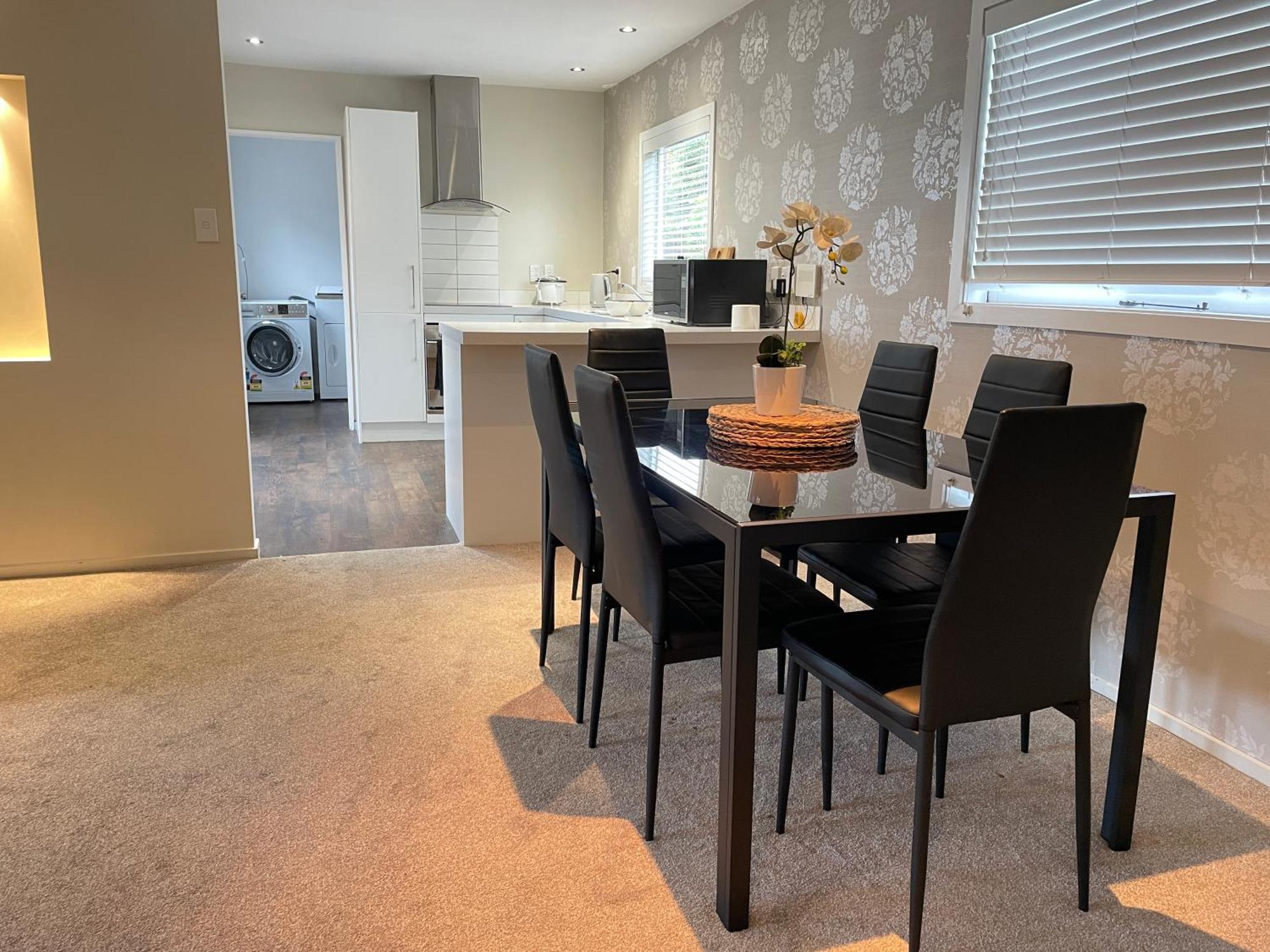 3bdrm House W/ Carpark * Christchurch