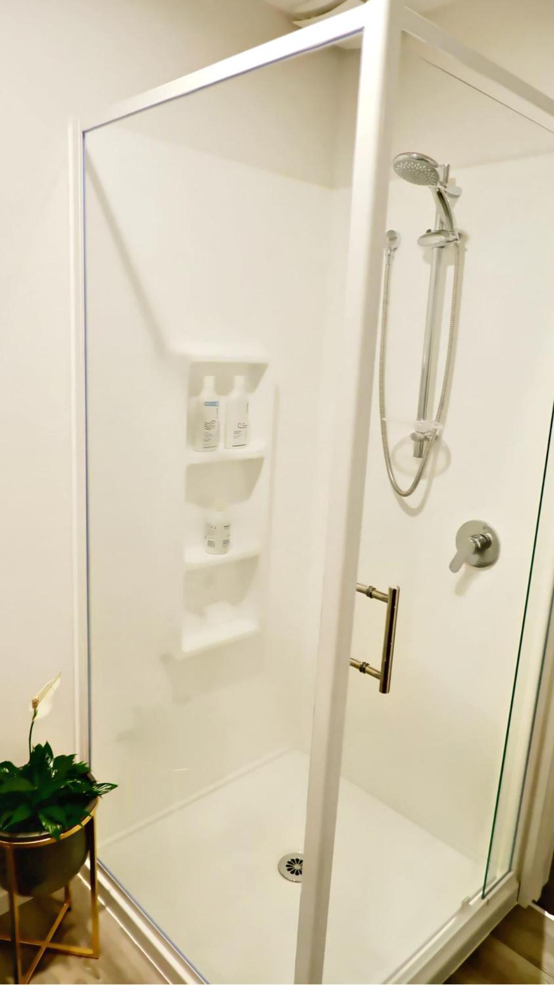 Holiday home Modern With 2 Ensuites Only 17 Minutes To And Chc Airport Christchurch