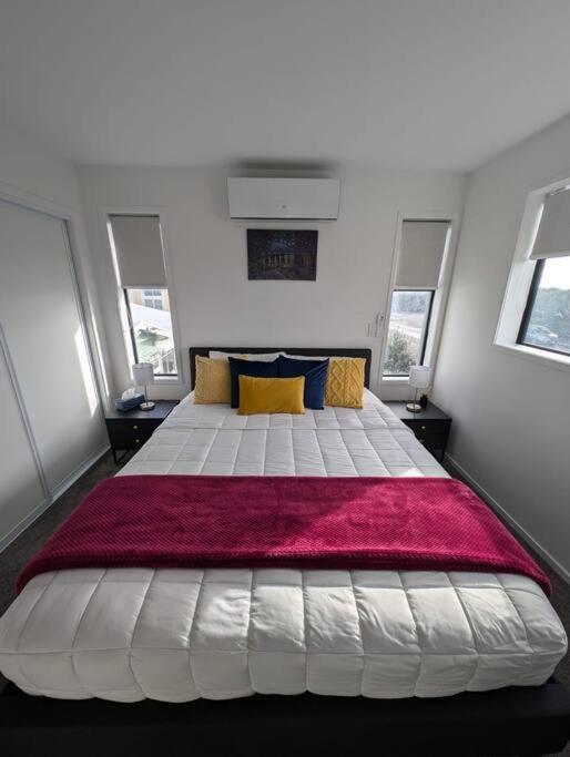 Apartment C-side-r, Modern Beachfront Living
