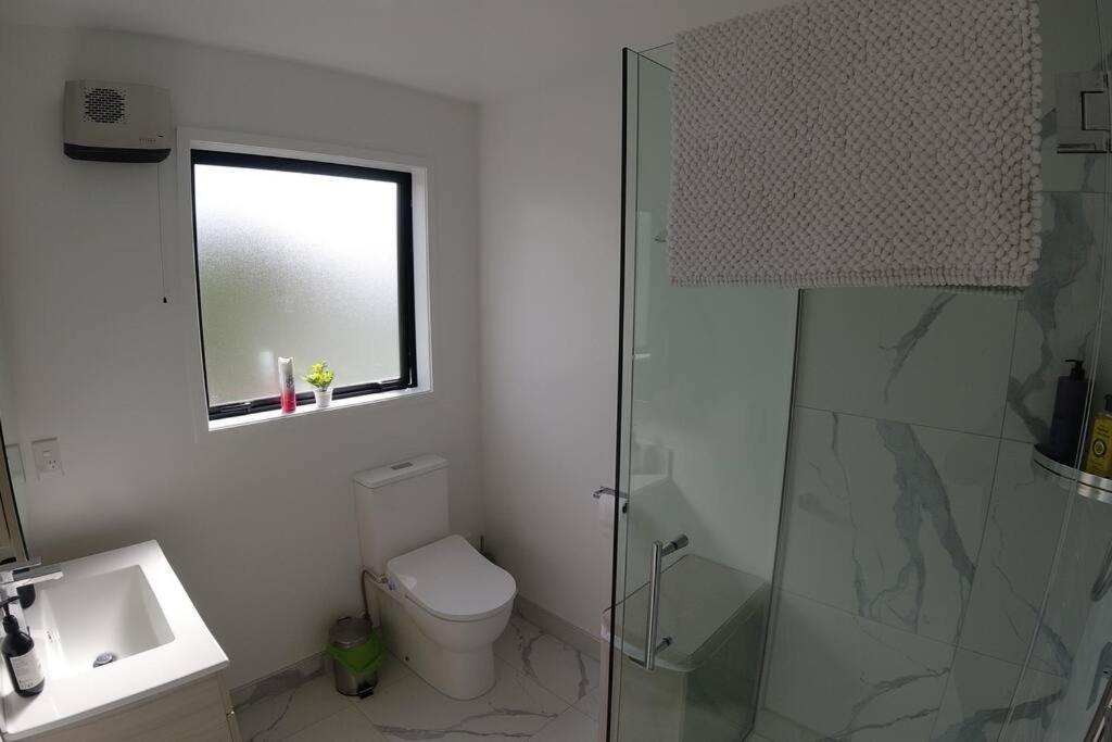 C-side-r, Modern Beachfront Living Apartment Christchurch