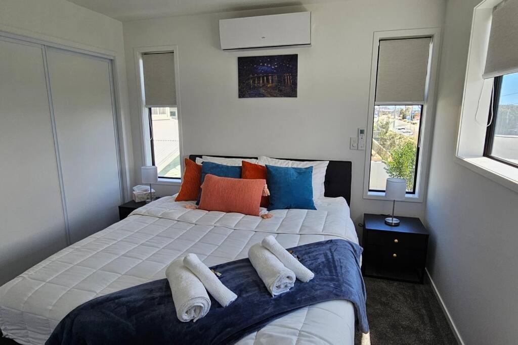 Apartment C-side-r, Modern Beachfront Living Christchurch