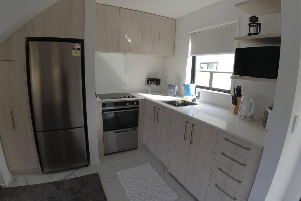 C-side-r, Modern Beachfront Living