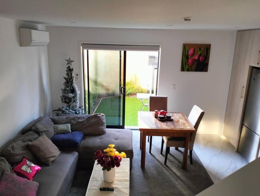 Cozy 2 Bed Cbd Retreat By Latimer Square Holiday home *