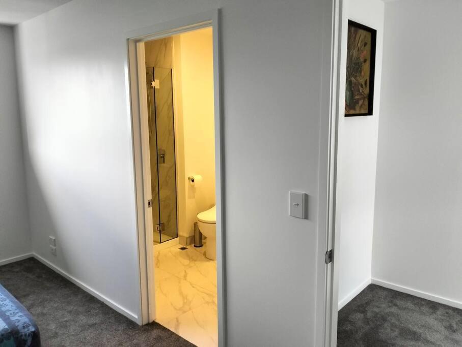 Cozy 2 Bed Cbd Retreat By Latimer Square Holiday home