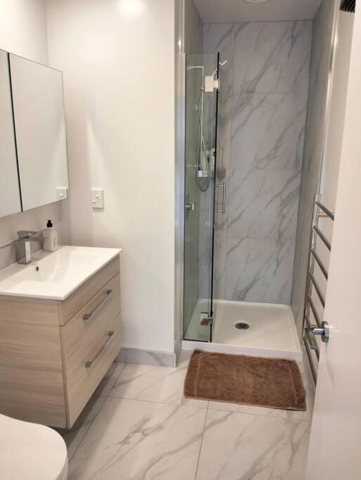 Cozy 2 Bed Cbd Retreat By Latimer Square Christchurch