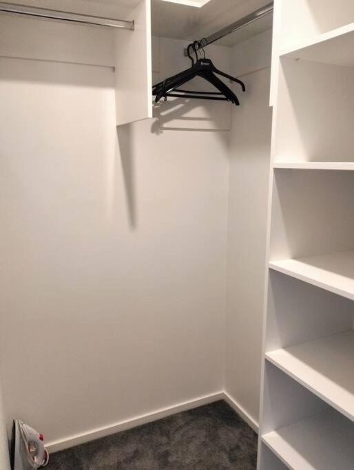 Cozy 2 Bed Cbd Retreat By Latimer Square Holiday home Christchurch