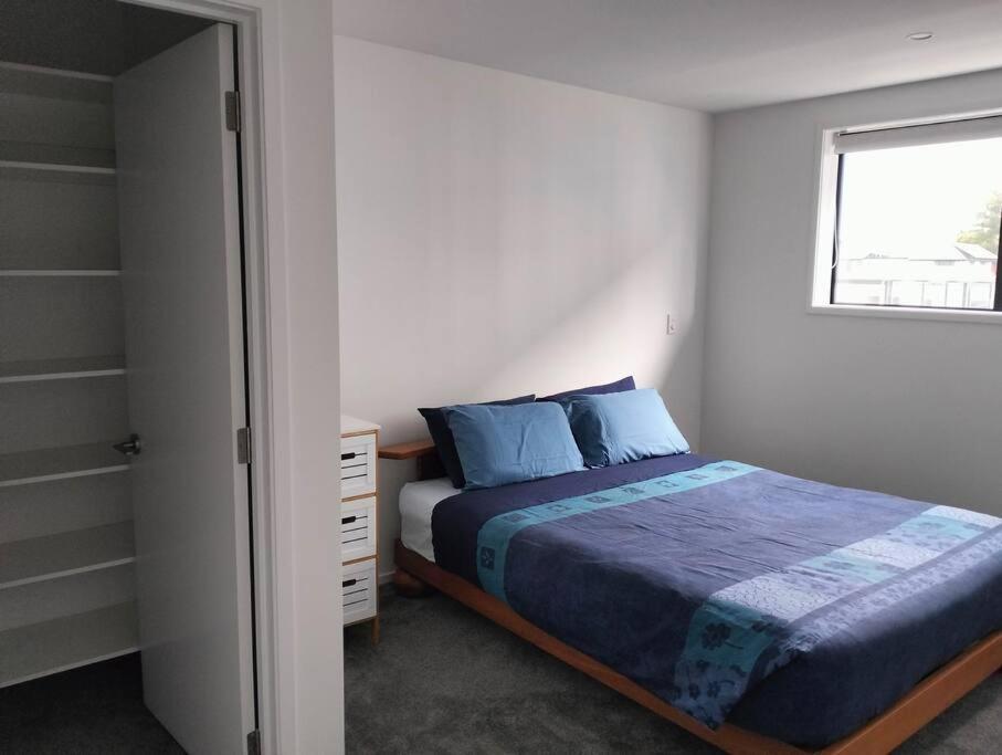 Cozy 2 Bed Cbd Retreat By Latimer Square Holiday home Christchurch