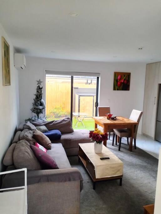Cozy 2 Bed Cbd Retreat By Latimer Square Christchurch