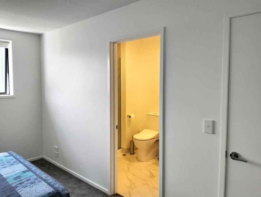 Cozy 2 Bed Cbd Retreat By Latimer Square Holiday home