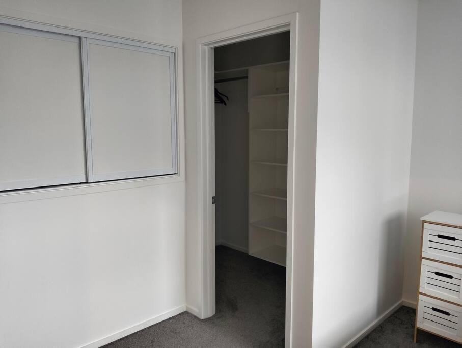 Cozy 2 Bed Cbd Retreat By Latimer Square Holiday home