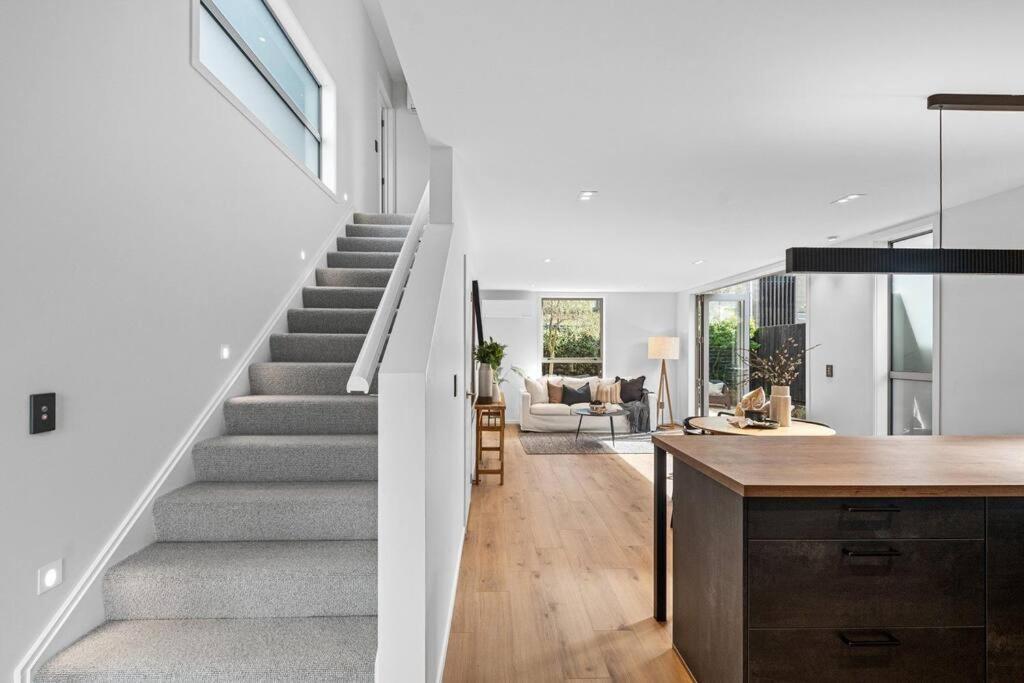 Luxury Three Bedroom Townhouse Downtown Holiday home *