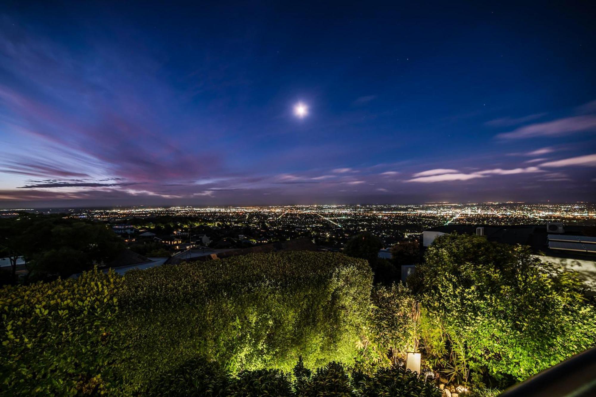 Holiday home Million Dollar Views - Sleeps 12 *