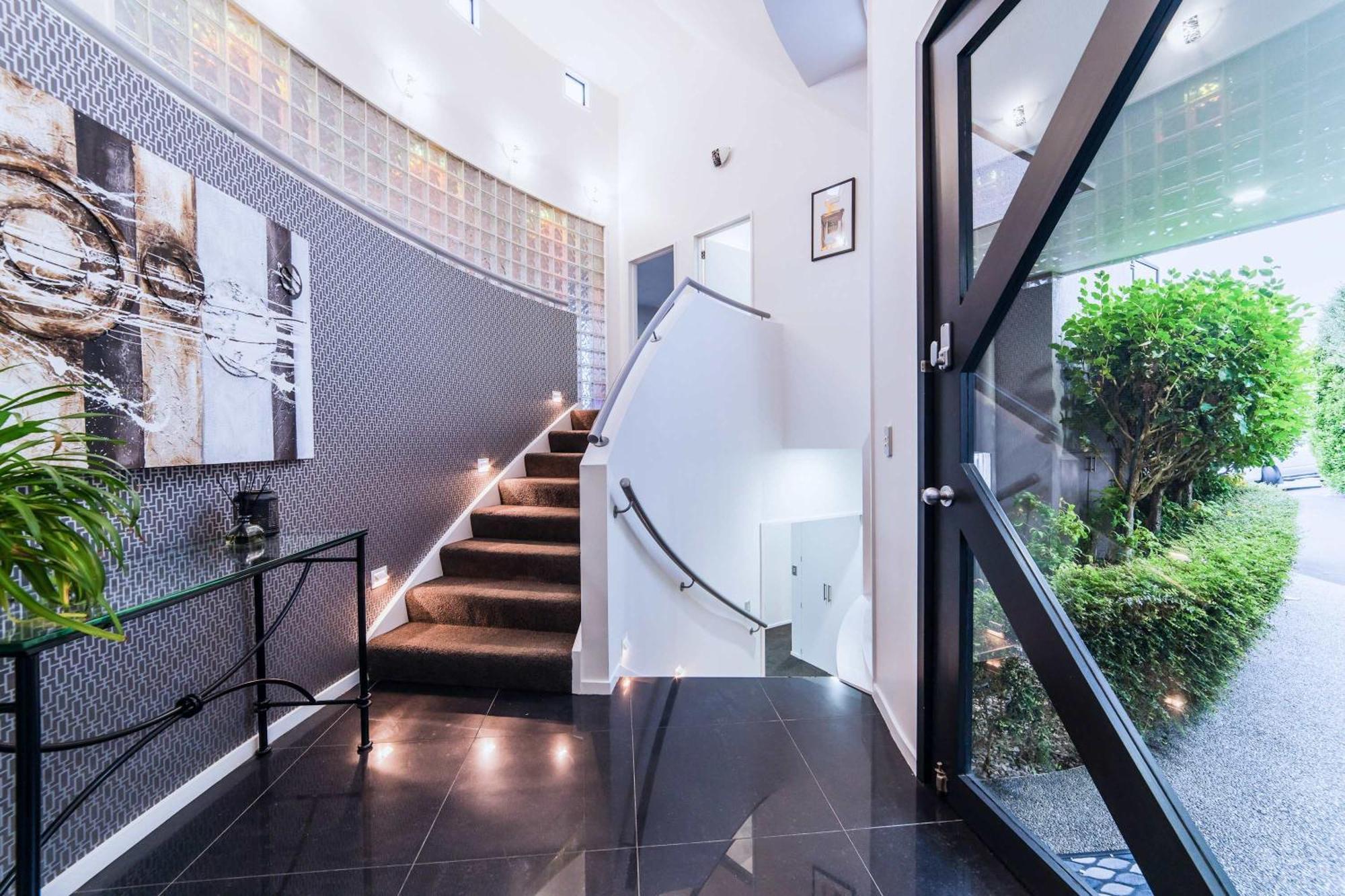 Million Dollar Views - Sleeps 12 Holiday home Christchurch
