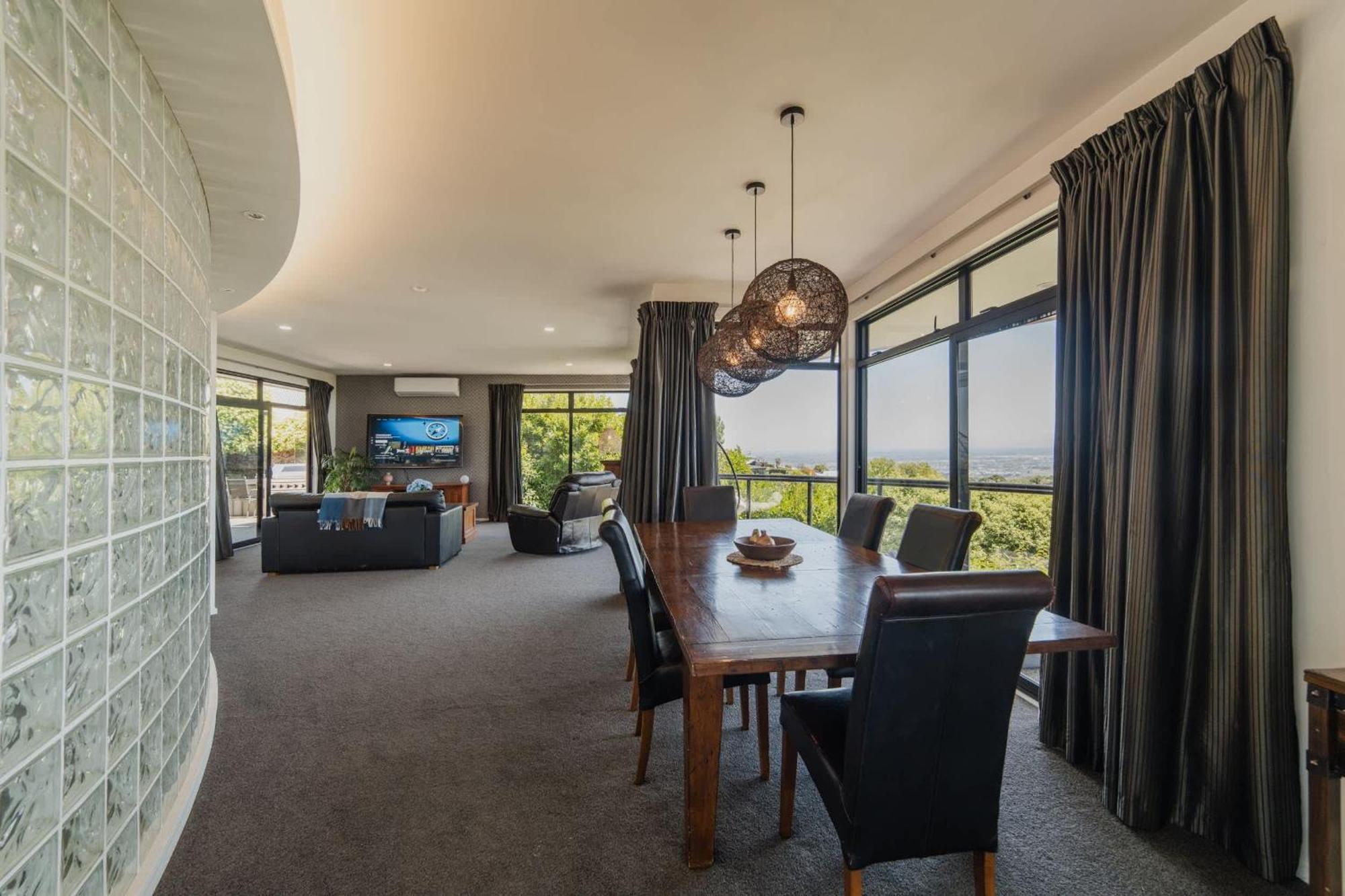 Million Dollar Views - Sleeps 12 * Christchurch