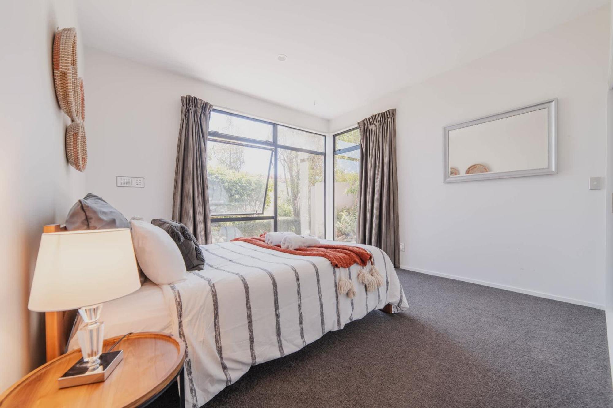 Million Dollar Views - Sleeps 12 Holiday home Christchurch