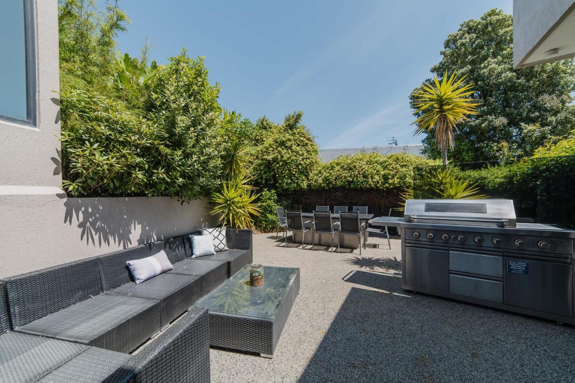 Holiday home Million Dollar Views - Sleeps 12 Christchurch