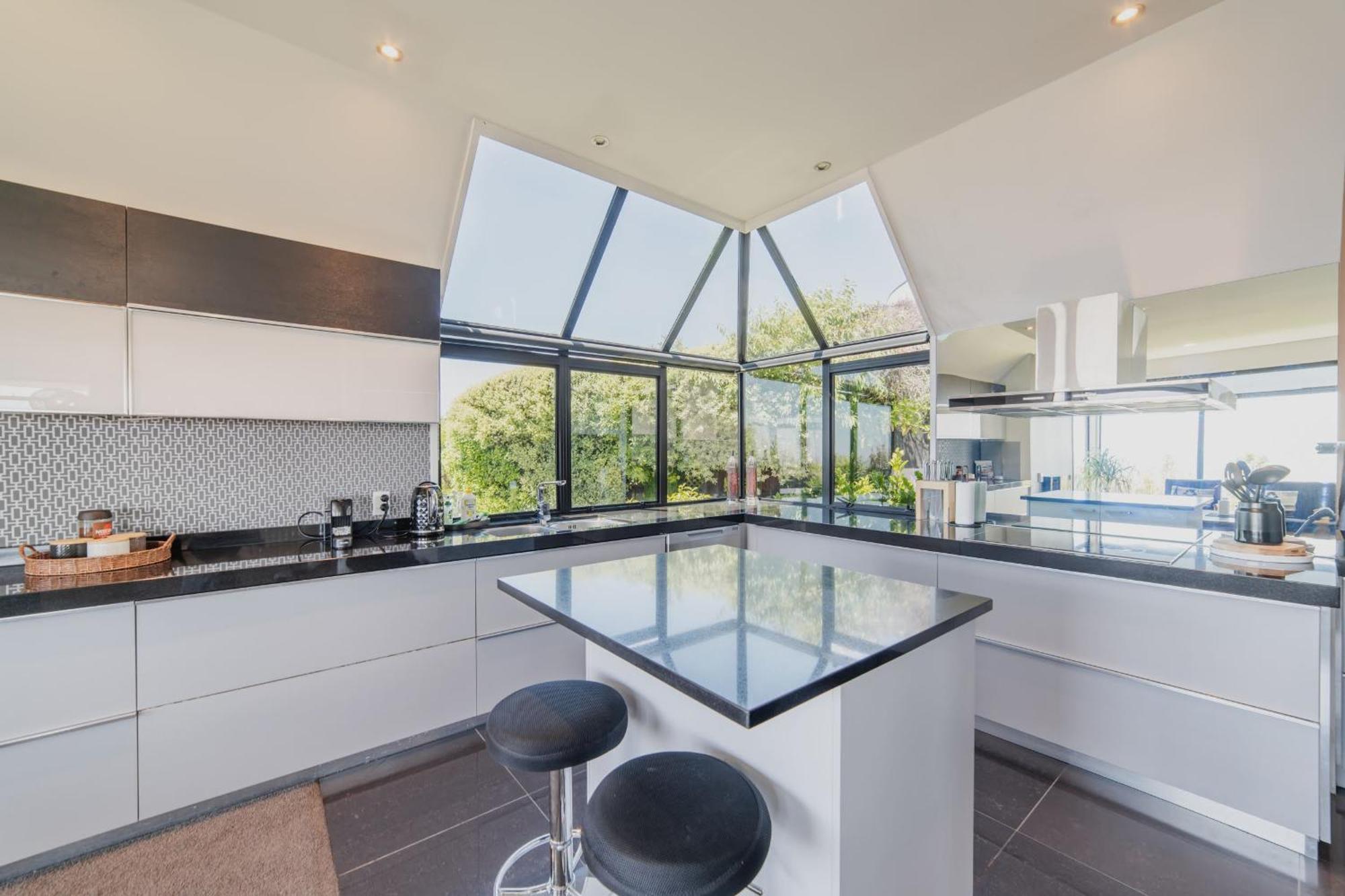 Holiday home Million Dollar Views - Sleeps 12 Christchurch