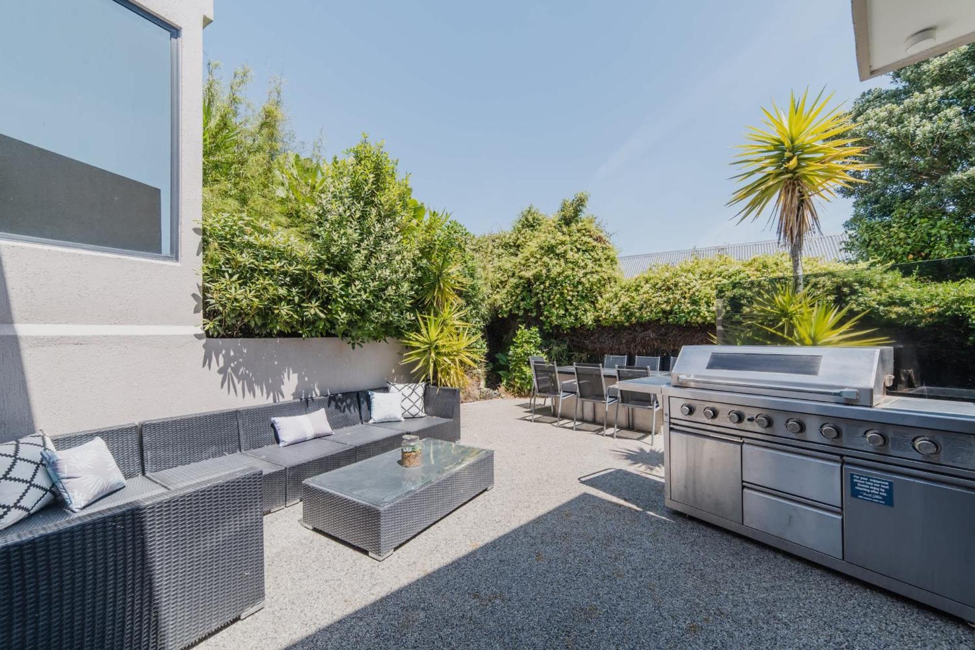 Million Dollar Views - Sleeps 12 Holiday home Christchurch