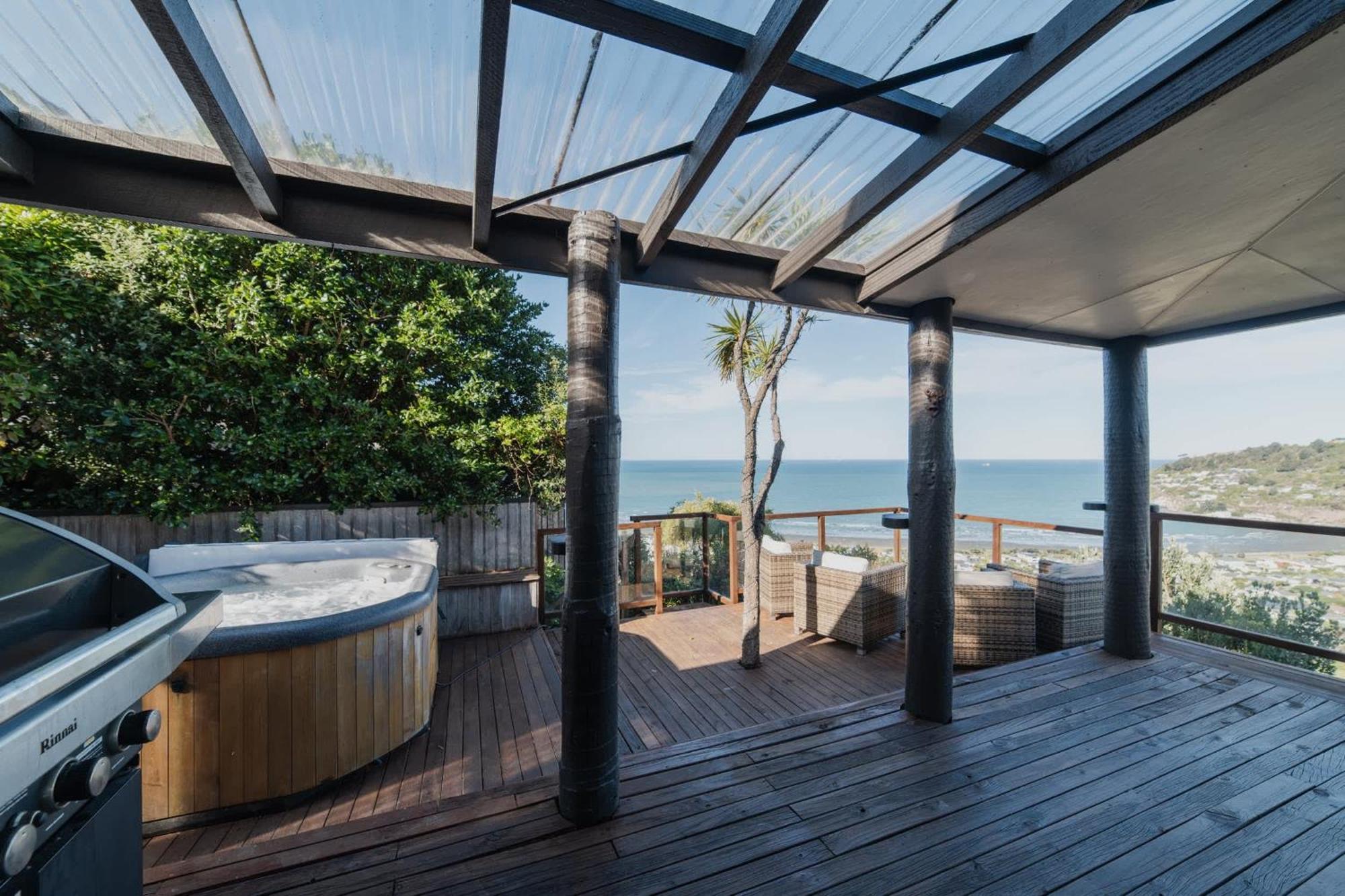 The Ultimate Cecil Wood - Hot Tub Bbq & Views Holiday home Christchurch