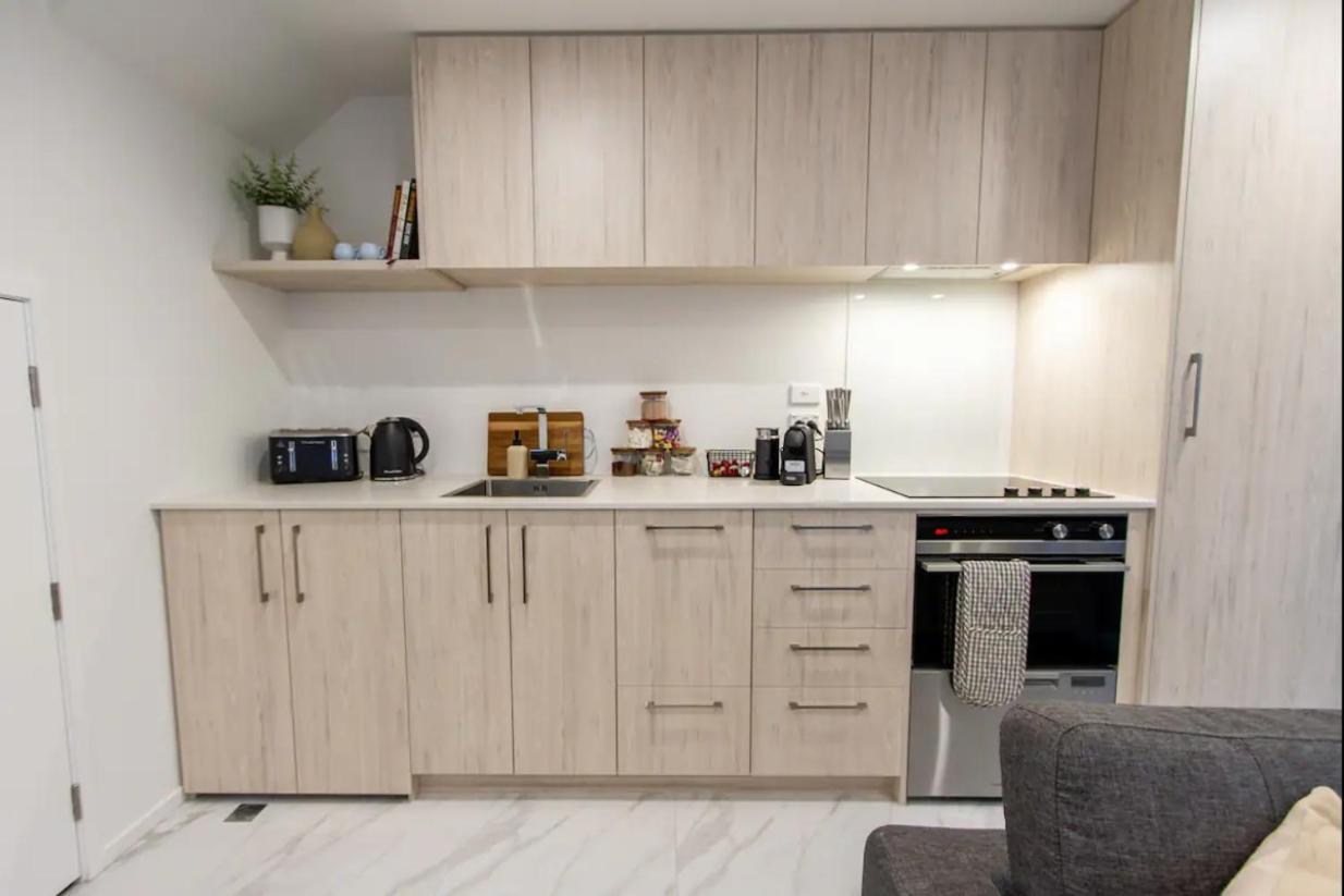 Modern Luxury -cbd Apartment