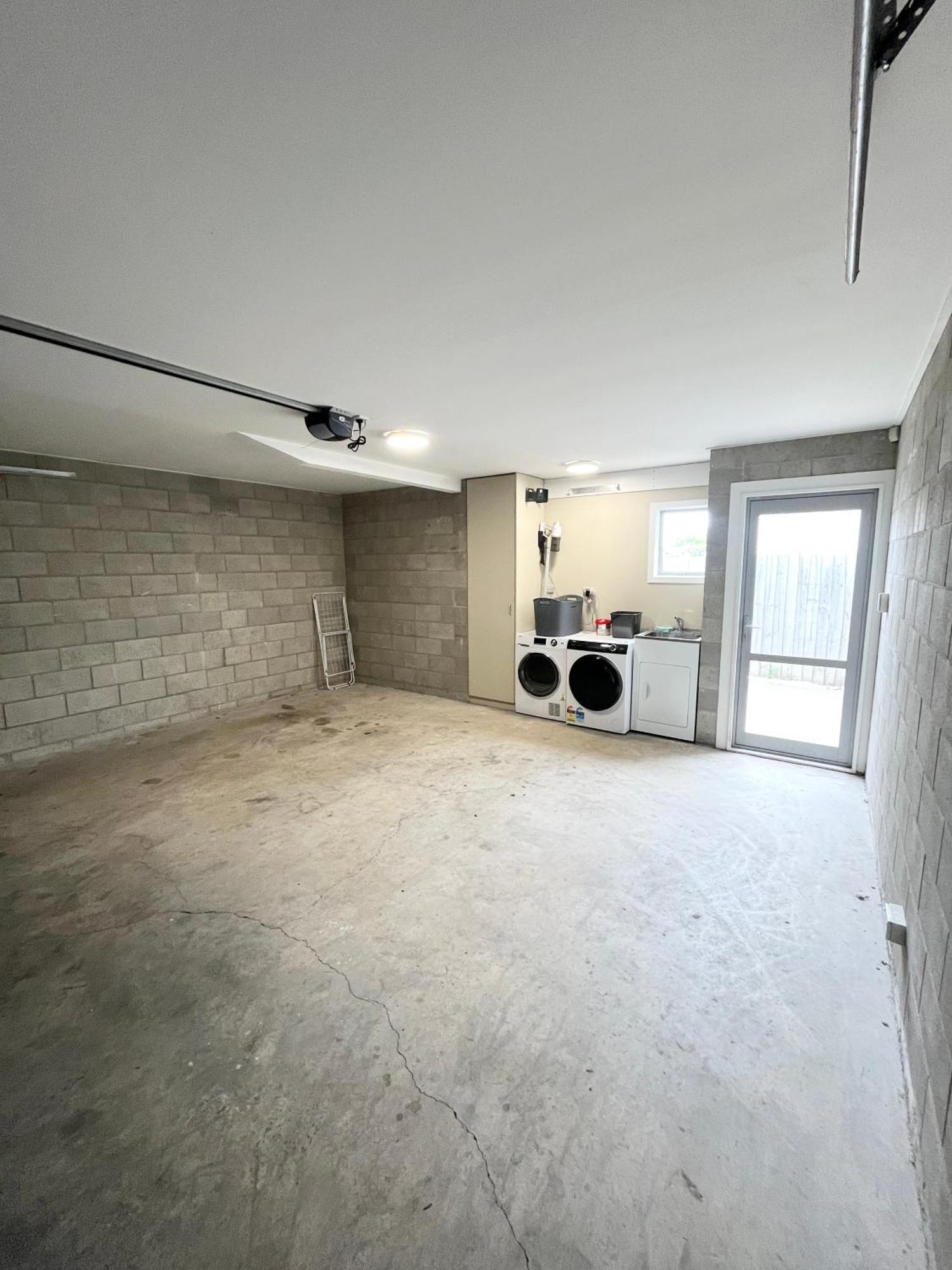 Apartment Townhouse Close To Cbd With Onsite Parking And Garaging Christchurch