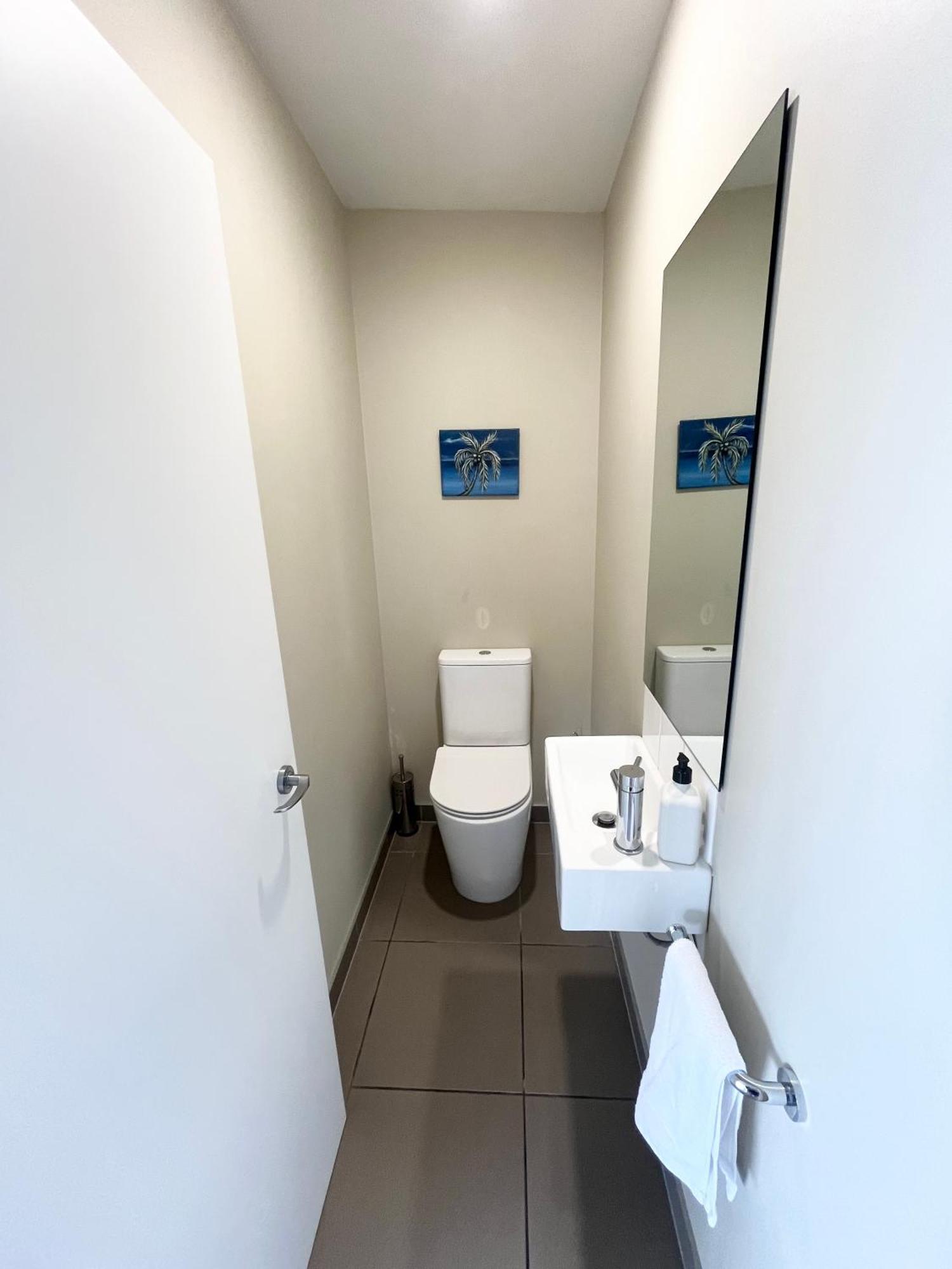 Townhouse Close To Cbd With Onsite Parking And Garaging Apartment Christchurch