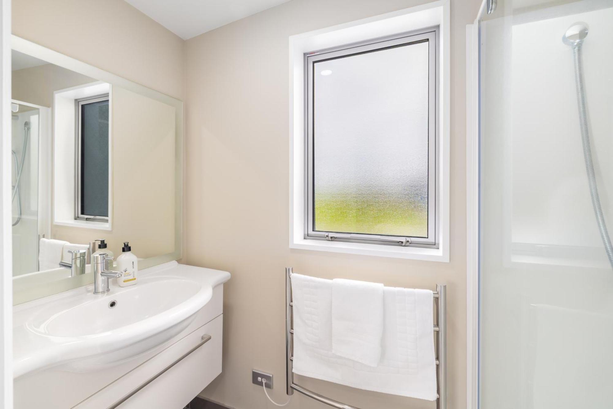 Apartment Townhouse Close To Cbd With Onsite Parking And Garaging Christchurch